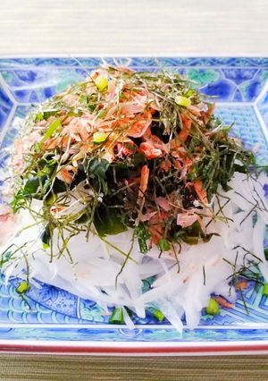 新玉ねぎと桜えびとわかめの春サラダ-レシピのメイン写真
