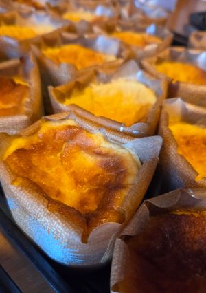バスク風チーズケーキをマフィン型で♪-レシピのメイン写真