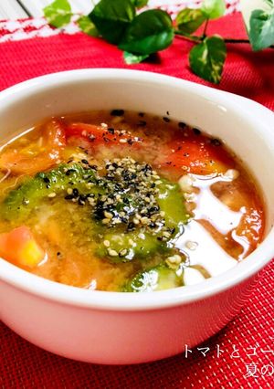 ゴーヤーとトマトの夏の味噌汁-レシピのメイン写真
