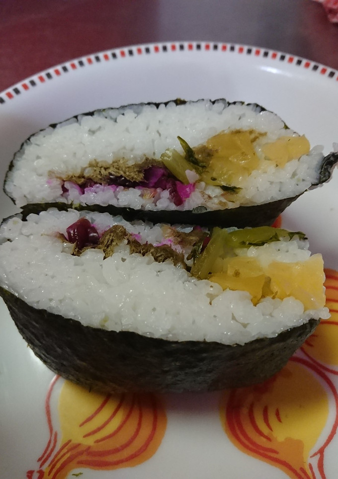 三色漬物ととろろ昆布のおにぎらず-レシピのメイン写真