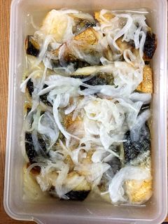 冷凍玉ねぎと塩サバの甘酢漬け-レシピのメイン写真