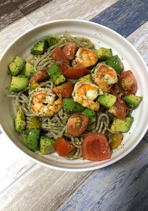 海老アボカドトマトのジェノベーゼ パスタ-レシピのメイン写真