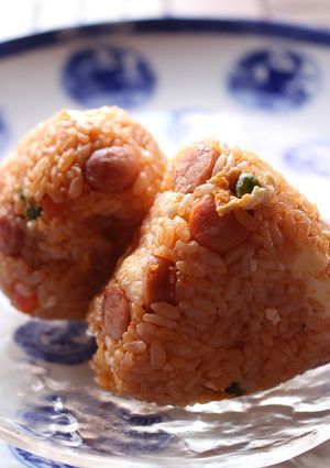 懐かし洋食屋さん風ケチャップご飯おにぎり-レシピのメイン写真