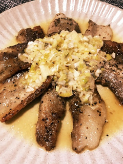 カリカリ豚バラ肉とレモンバターネギ塩だれ-レシピのメイン写真