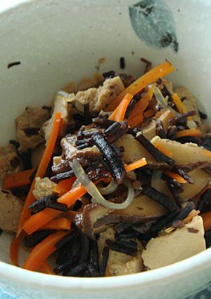 作り置き☆梅干しを使ったひじきの煮物-レシピのメイン写真