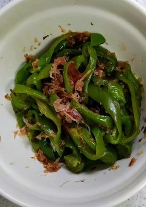 子供の好物！簡単ピーマンのおかか和え-レシピのメイン写真