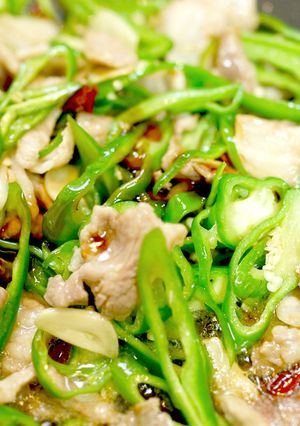 本格四川料理！青・赤唐辛子の豚バラ炒め-レシピのメイン写真