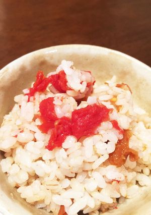 簡単★冷凍トマト梅干もち麦の炊き込みご飯-レシピのメイン写真