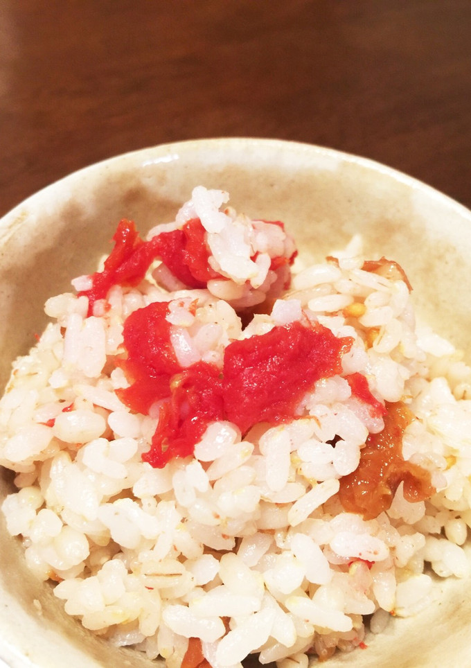 簡単★冷凍トマト梅干もち麦の炊き込みご飯-レシピのメイン写真