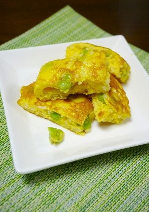 節約！ふわふわ卵焼き☆キャベツの芯＆枝豆-レシピのメイン写真