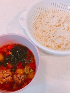 酸味が旨い、もずく酢トマト納豆そうめん!-レシピのメイン写真