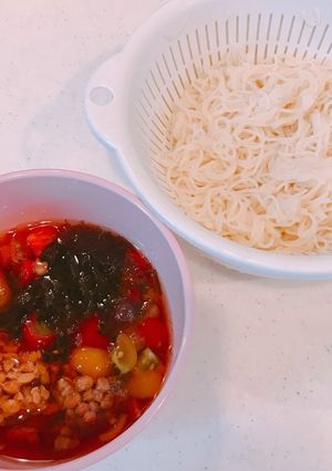 酸味が旨い、もずく酢トマト納豆そうめん！-レシピのメイン写真