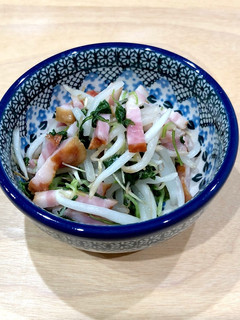 間引き菜・もやし・ベーコンの炒め物-レシピのメイン写真