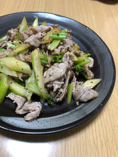 さらりと完食☆牛肉とセロリのレモン炒め-レシピのメイン写真