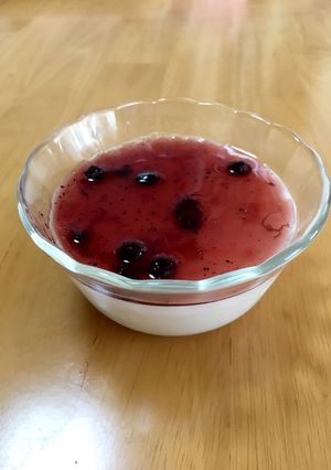 大人給食☆ミルクゼリーブルーベリーソース-レシピのメイン写真