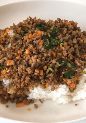 子どもも大好き！そぼろしょうが焼き丼-レシピのメイン写真