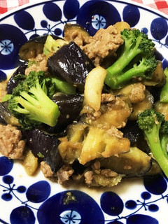 焼肉のたれで簡単♡なすとブロッコリー炒め-レシピのメイン写真