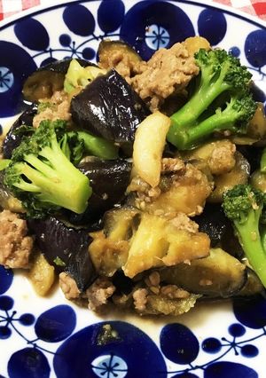焼肉のたれで簡単♡なすとブロッコリー炒め-レシピのメイン写真