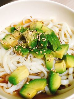 【冷】アボカドうどん-レシピのメイン写真