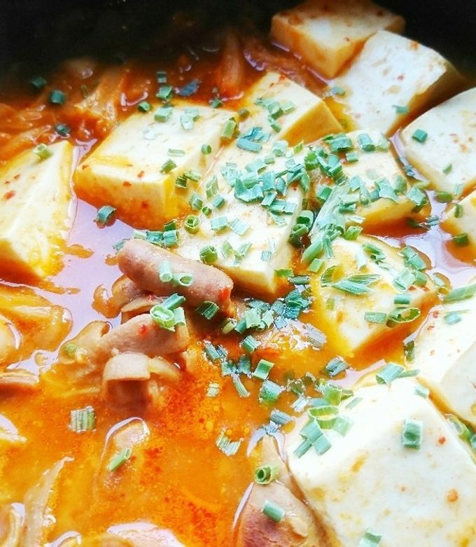 10分で完成こてっちゃん豆腐キムチチゲ鍋 by オトオト