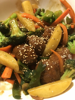 レトルトミートボールにおまかせ野菜炒め-レシピのメイン写真