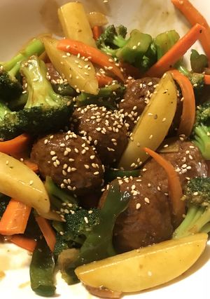 レトルトミートボールにおまかせ野菜炒め-レシピのメイン写真