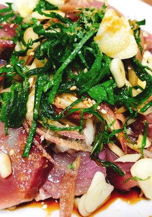 薬味を食べる為に存在している鰹の刺身-レシピのメイン写真
