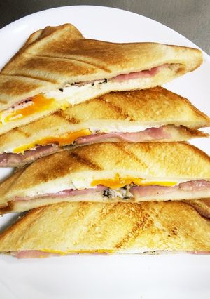 パン耳ごとベーコンエッグのホットサンド-レシピのメイン写真