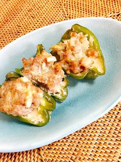 オープンでジューシー!ピーマンの肉詰め-レシピのメイン写真