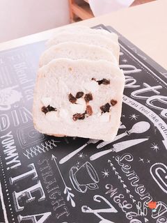 HBでクリームチーズとレーズン食パン。-レシピのメイン写真