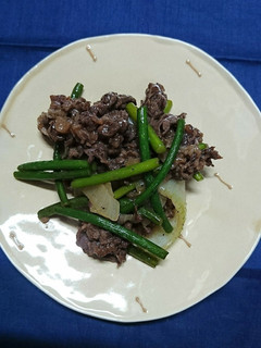 ガッツリ!牛肉とニンニクの茎の炒め-レシピのメイン写真