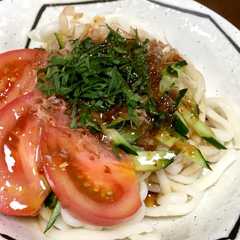 รูปของ ドレッシングで☆サラダうどん