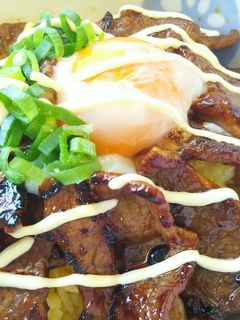 温泉卵のせカルビ丼-レシピのメイン写真