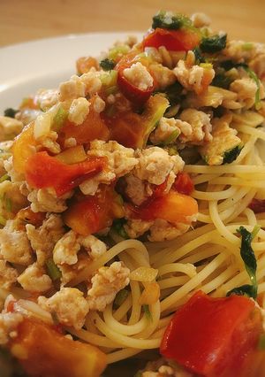 パクチーと鶏挽肉のフレッシュトマトパスタ-レシピのメイン写真
