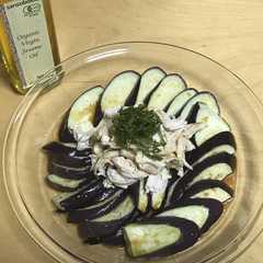 รูปของ レンジで 蒸し鶏と茄子のさっぱりサラダ