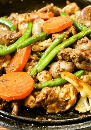 止まらない♪鶏ももと鶏レバーの辛味噌焼き-レシピのメイン写真