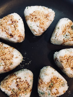 残りご飯で 辛旨 焼きおにぎり-レシピのメイン写真