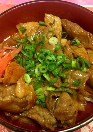 市販の焼肉のタレで簡単豚肉スタミナ丼-レシピのメイン写真