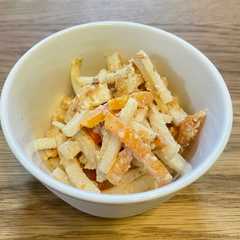 รูปของ 子どももパクパク食べる！大根と柿のサラダ