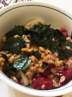 夏にぴったり!5分でできる梅納豆うどん-レシピのメイン写真