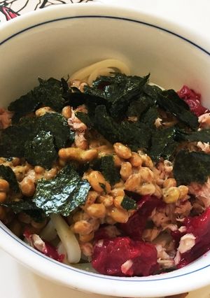 夏にぴったり！5分でできる梅納豆うどん-レシピのメイン写真
