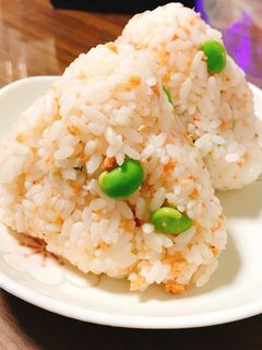 ごま油香る鮭と枝豆のおにぎり☆-レシピのメイン写真