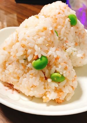 ごま油香る鮭と枝豆のおにぎり☆-レシピのメイン写真
