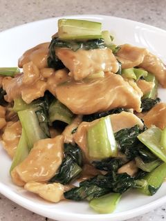 鶏胸肉とチンゲンサイのオイマヨ炒め-レシピのメイン写真