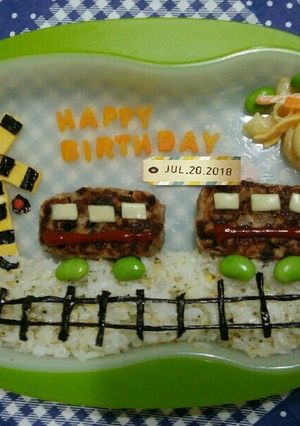 電車好きの誕生日プレート(2歳)-レシピのメイン写真