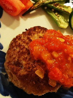 チーズハンバーグトマトソースかけ-レシピのメイン写真