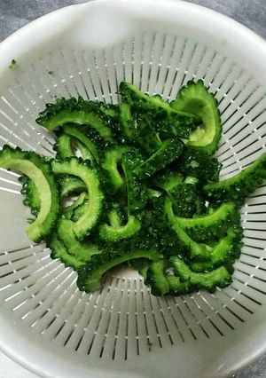 ゴーヤの苦味を抑える下ごしらえ。-レシピのメイン写真