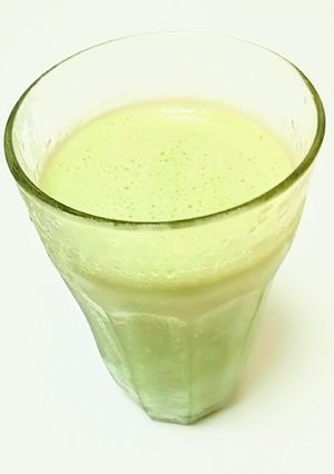 青汁と牛乳でヘルシー抹茶オレ風スムージー-レシピのメイン写真