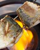 直火で焼くとさらにうまい！真鯵の塩焼き