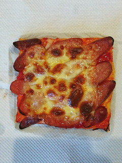 食パンで(^ω^)ピザ風トースト-レシピのメイン写真